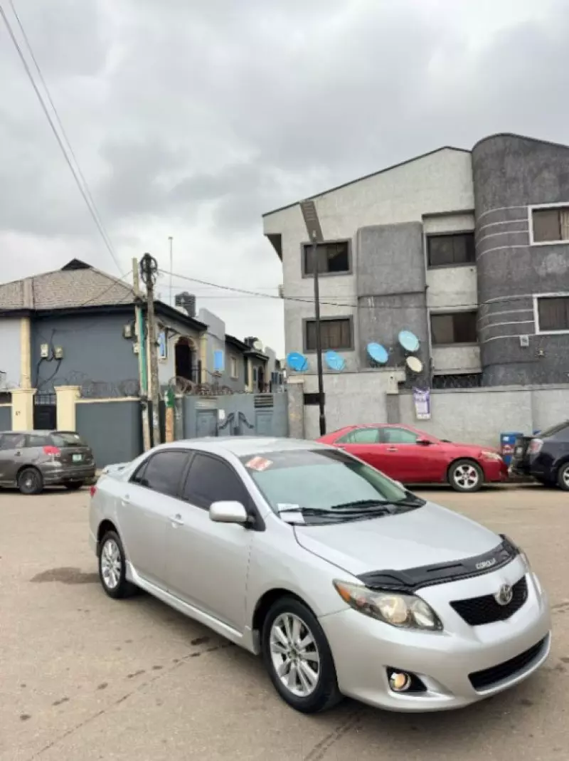 Toyota Corolla   - 2010