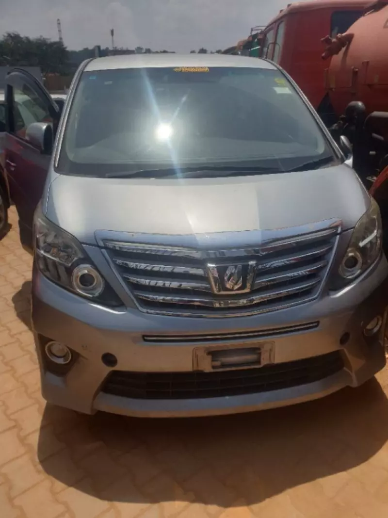 Toyota Alphard   - 2013