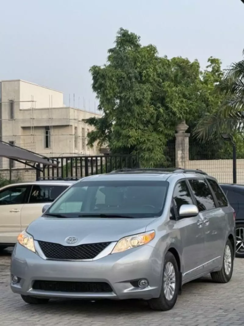 TOYOTA Sienna   - 2015