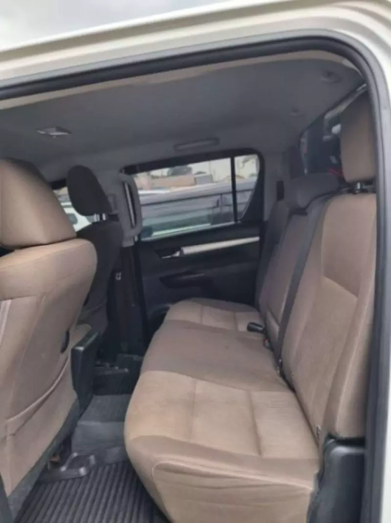 Toyota Hilux Revo    - 2017