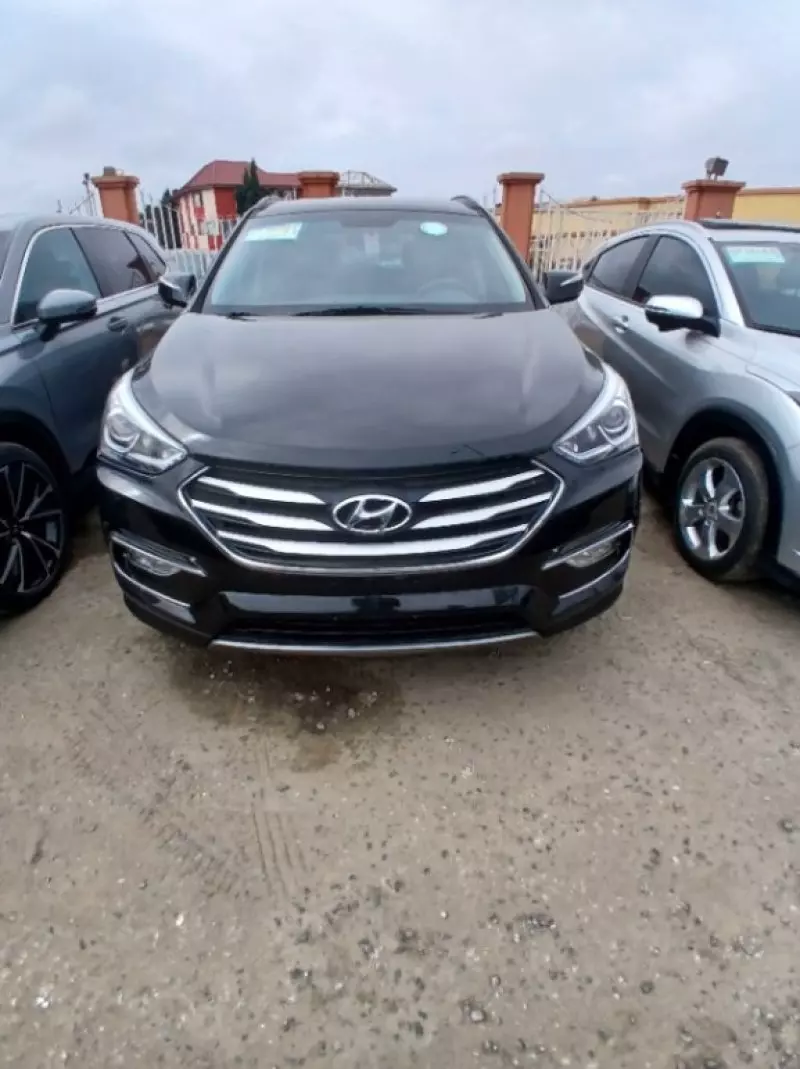 Hyundai Santa Fe   - 2017