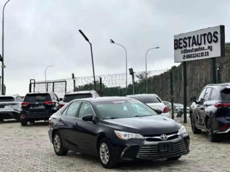 TOYOTA Camry - 2017