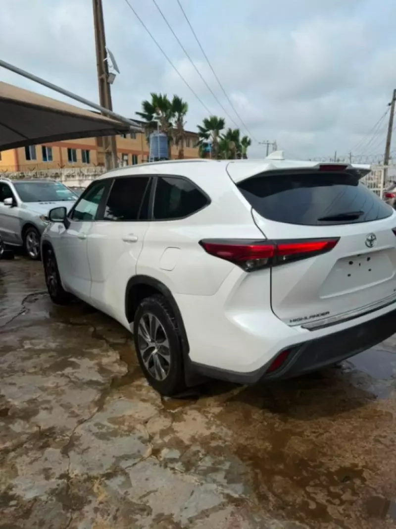 TOYOTA Highlander   - 2017