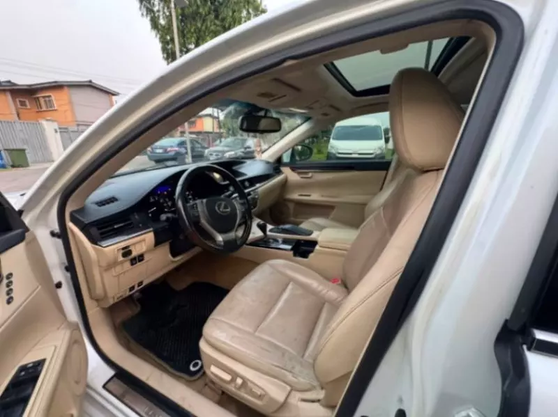 Lexus ES   - 2014