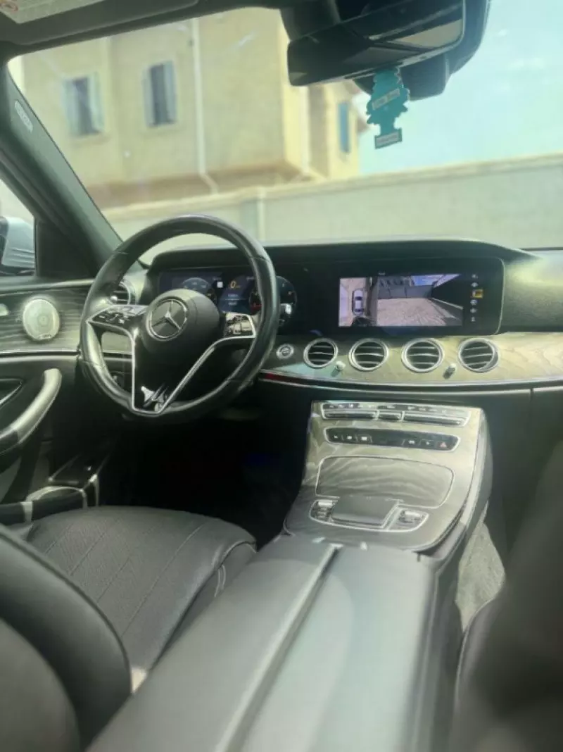 Mercedes-Benz E350   - 2021