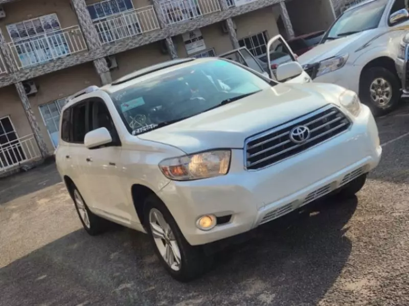 Toyota Highlander   - 2010