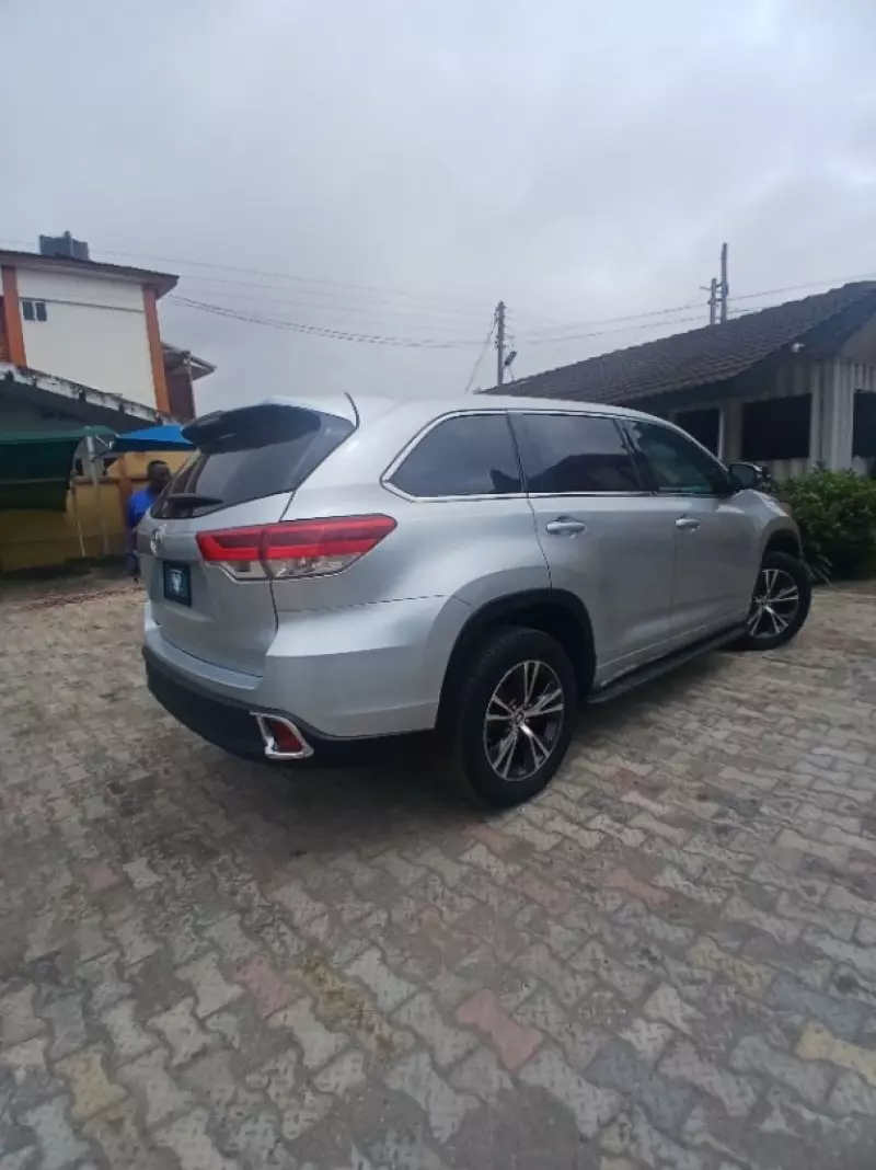 TOYOTA Highlander   - 2019