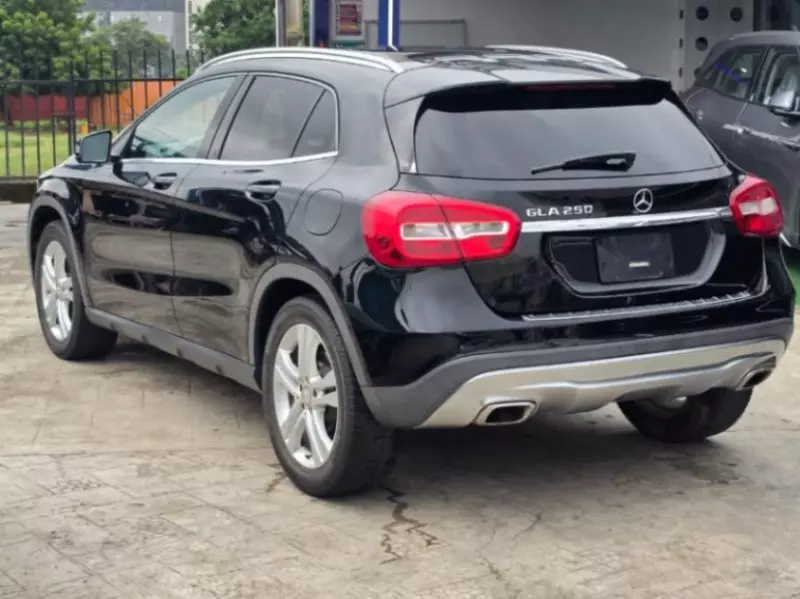 Mercedes-Benz GLA-Class   - 2015