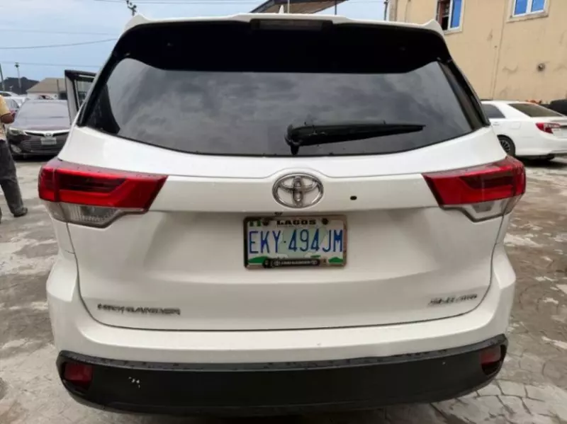 Toyota Highlander   - 2017