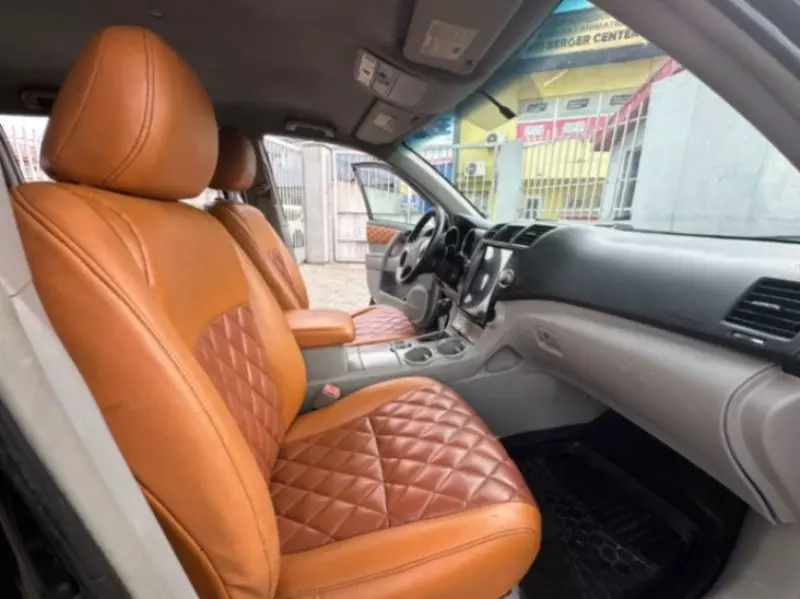 Toyota Highlander   - 2011