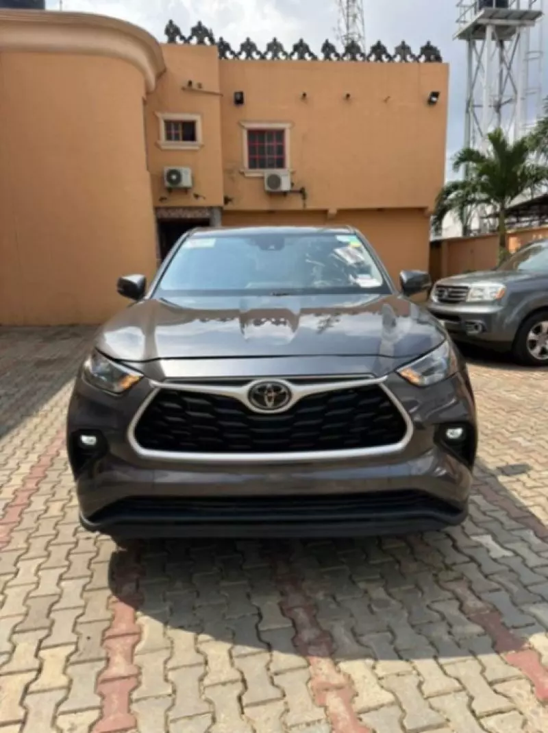 Toyota Highlander   - 2022