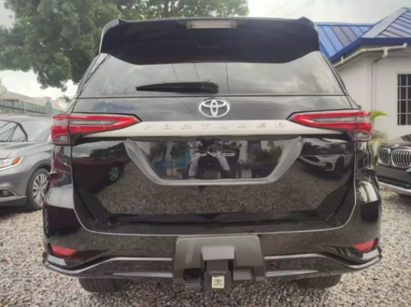 Toyota Fortuner - 2021