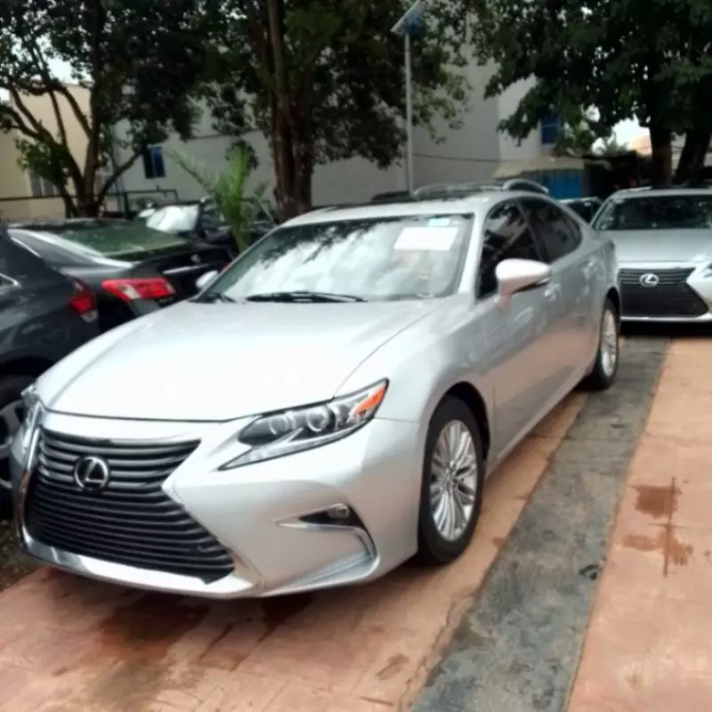 Lexus ES   - 2014
