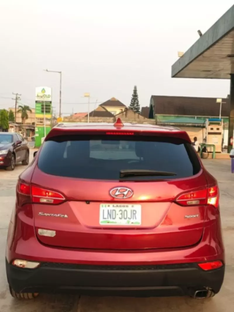 Hyundai Santa Fe   - 2016