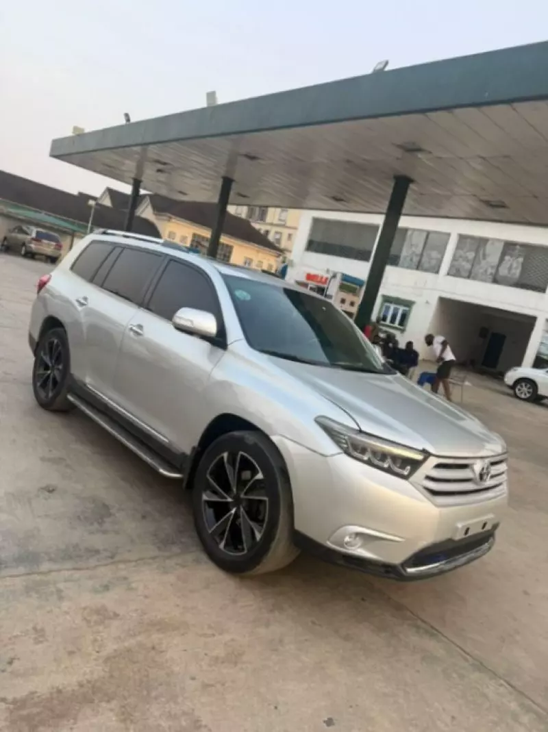 Toyota Highlander   - 2013
