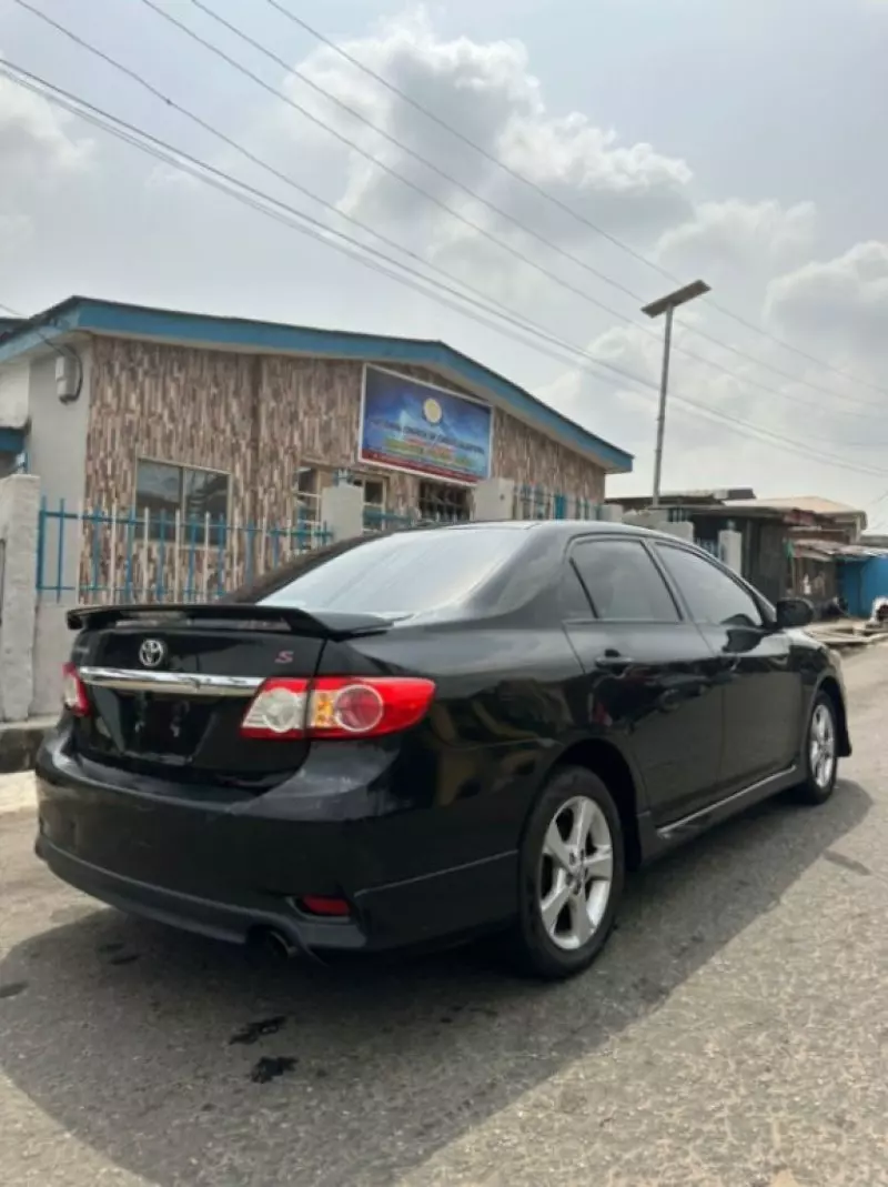 Toyota Corolla   - 2011
