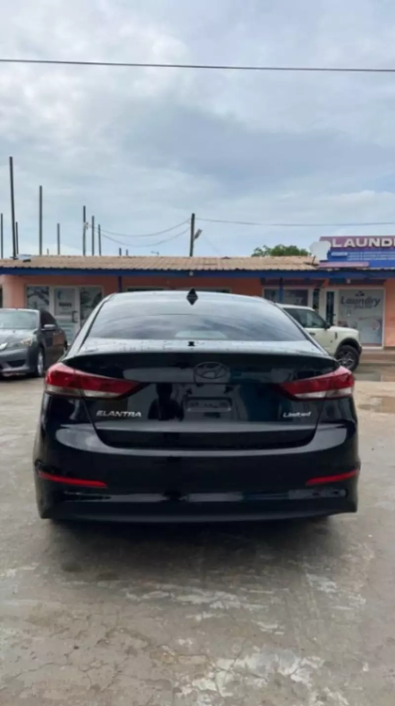 Hyundai Elantra   - 2018