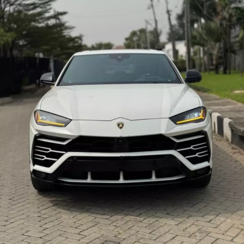 Lamborghini URUS   - 2019