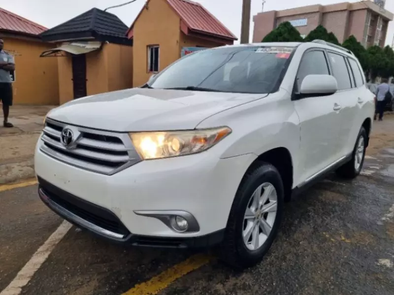Toyota Highlander   - 2012