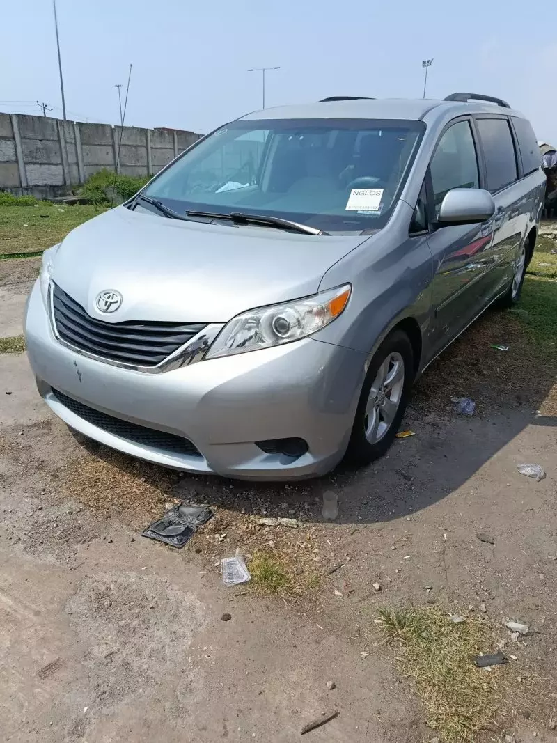 Toyota Sienna   - 2012