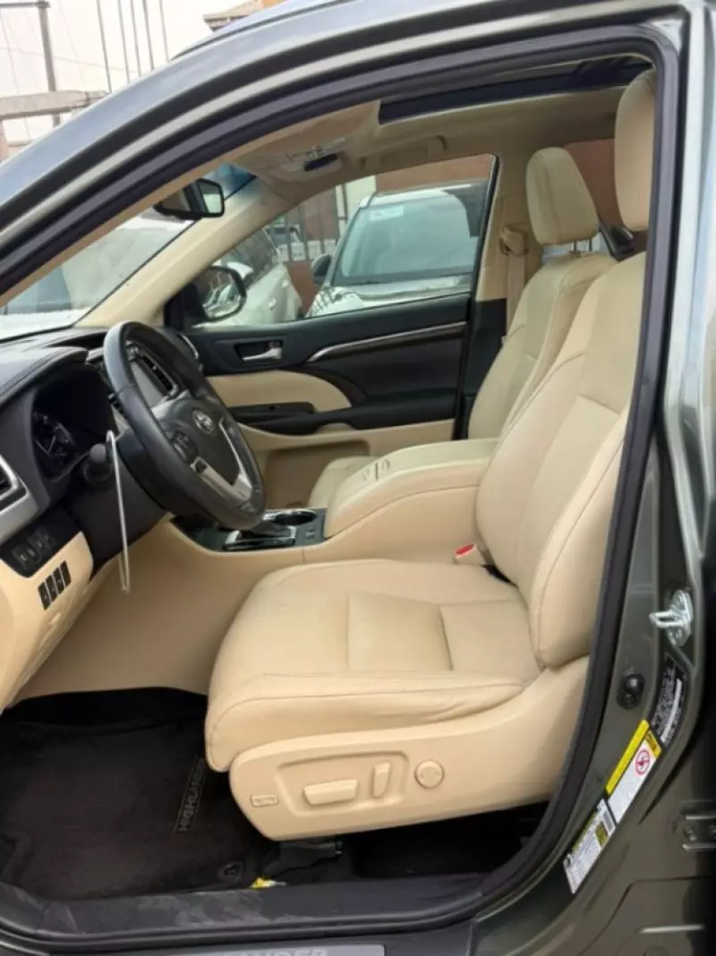 Toyota Highlander   - 2014