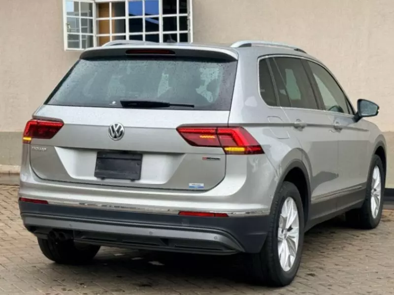 Volkswagen Tiguan   - 2014