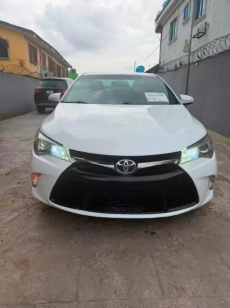 TOYOTA Camry - 2015