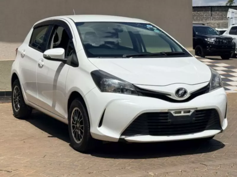 Toyota Vitz   - 2015