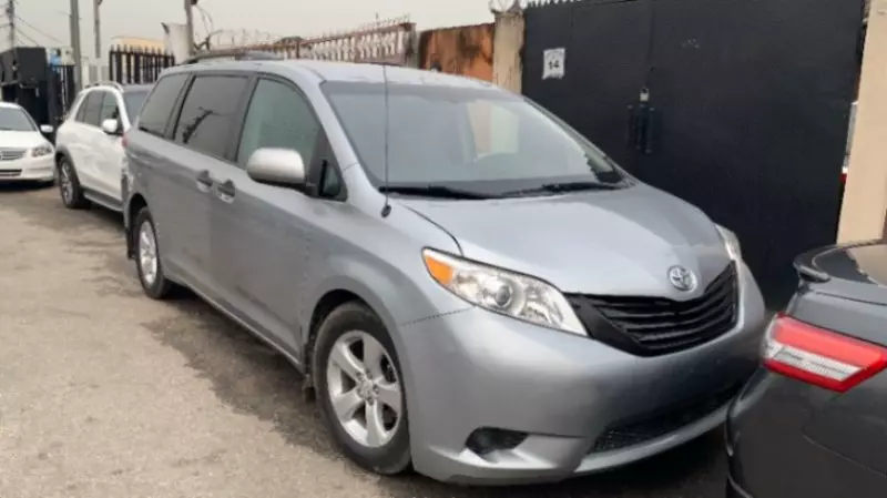 Toyota Sienna   - 2014