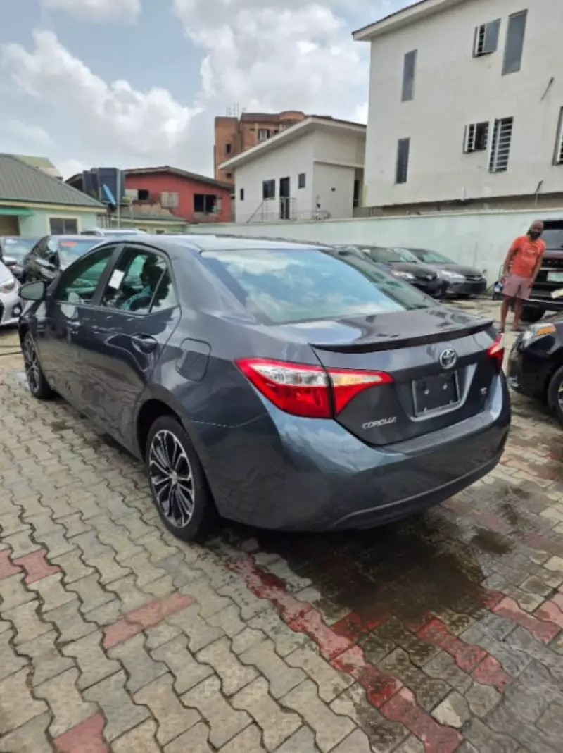 TOYOTA Corolla   - 2015