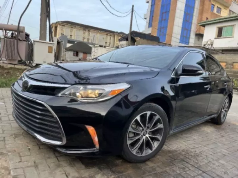 Toyota Avalon   - 2018