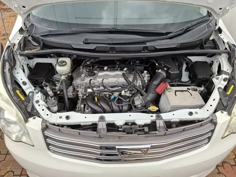 Toyota Noah - 2012