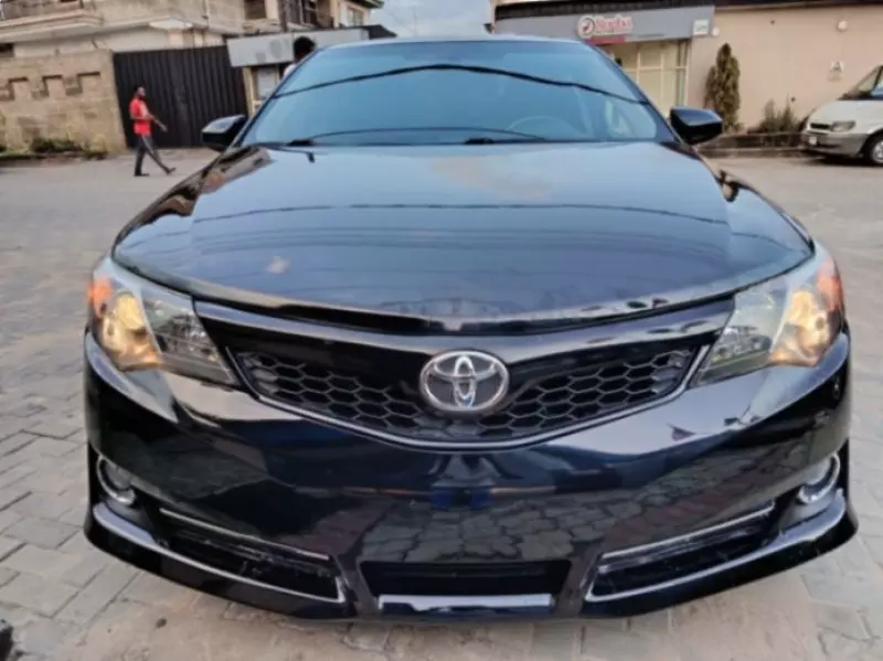 Toyota Camry   - 2012