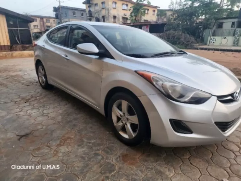 Hyundai Elantra   - 2011