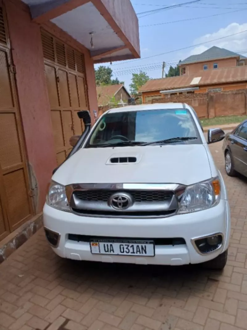 Toyota Hilux - 2011