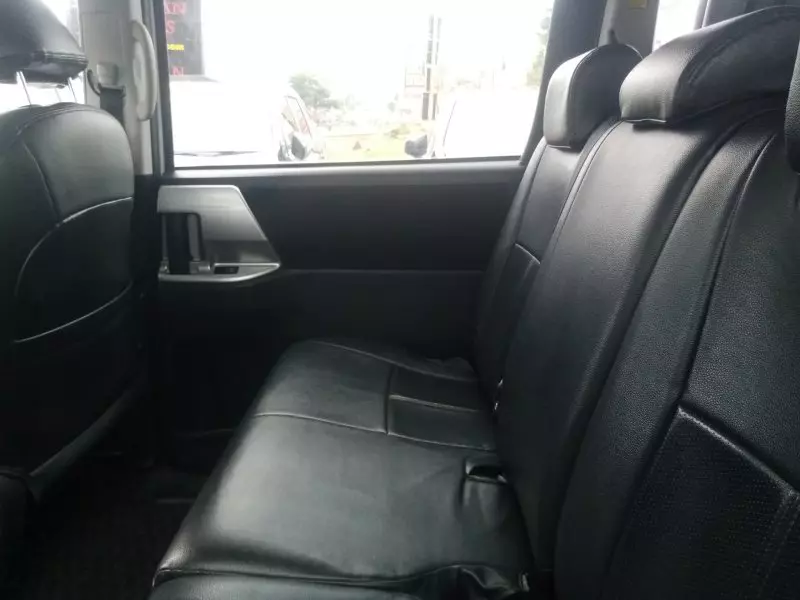Toyota Noah   - 2010