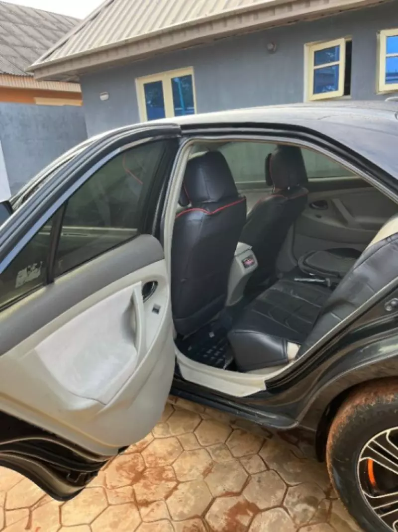 Toyota Camry   - 2011