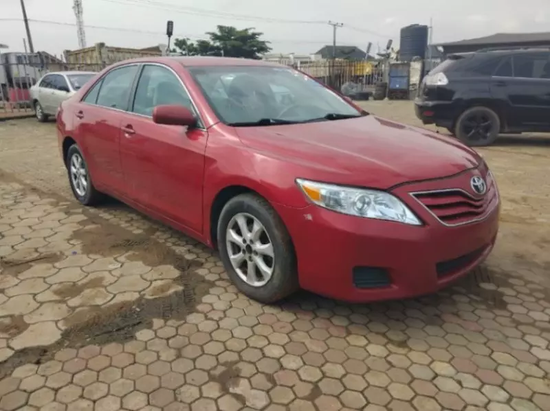 Toyota Camry   - 2011