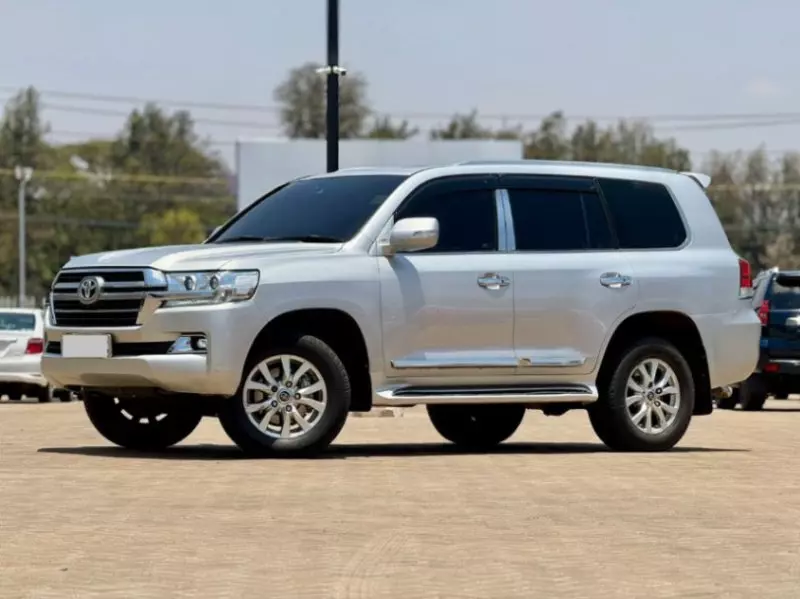 Toyota Land Cruiser V8   - 2012