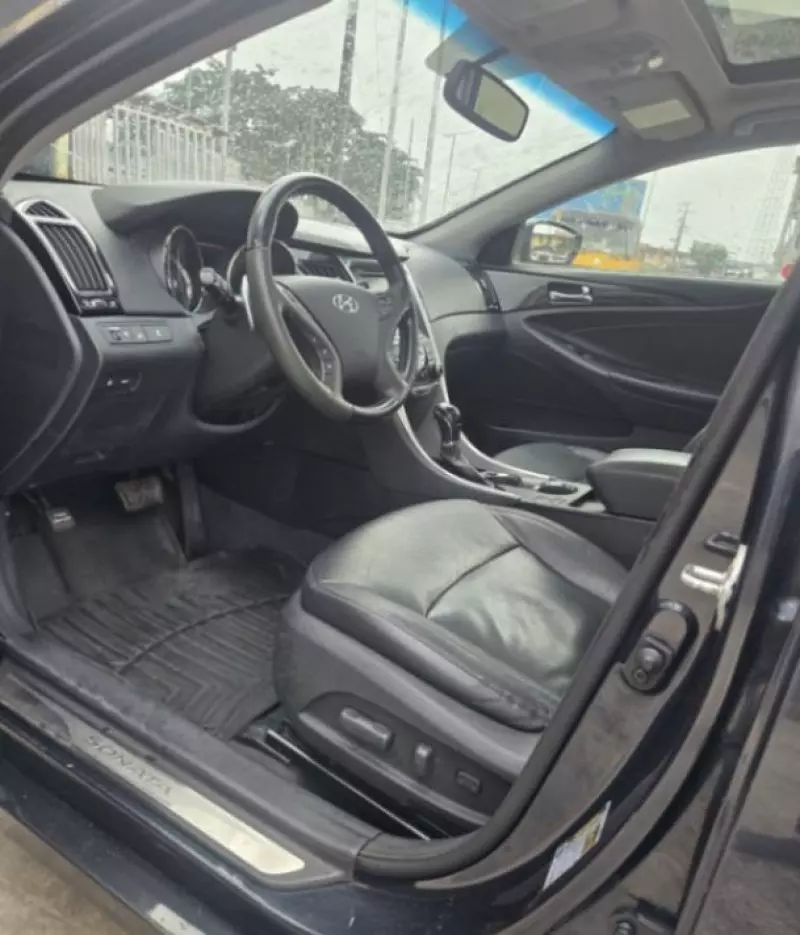 Hyundai Sonata   - 2013