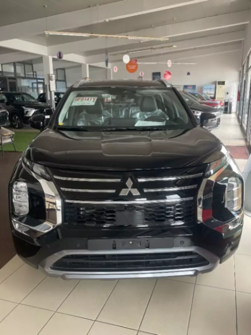 Mitsubishi Outlander   - 2025