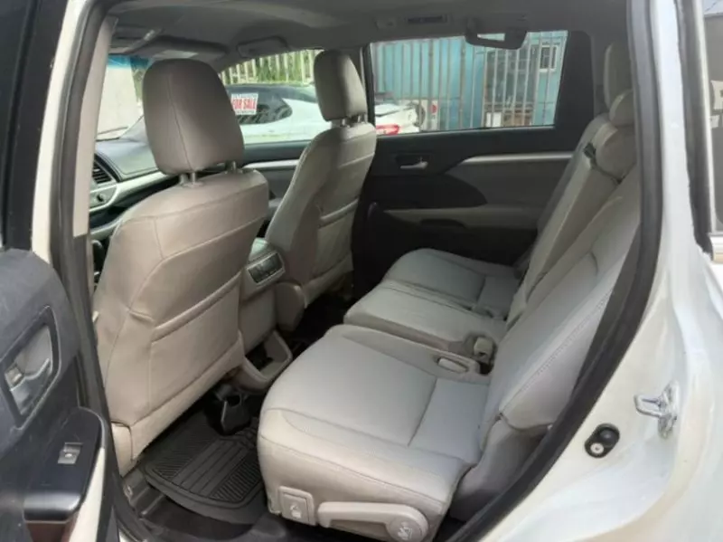 Toyota Highlander   - 2016