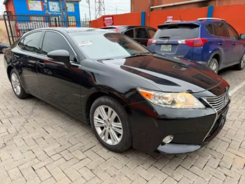 Lexus ES   - 2014