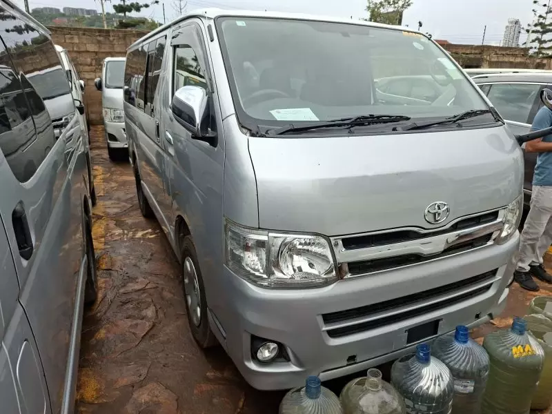 Toyota Hiace   - 2013
