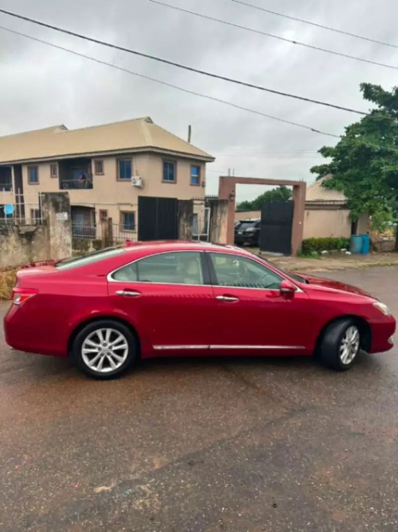 Lexus ES   - 2011