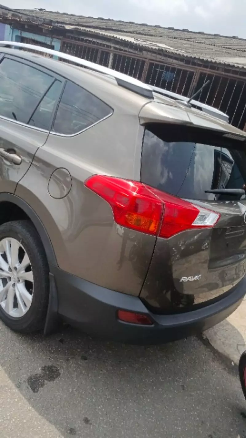Toyota RAV 4   - 2015