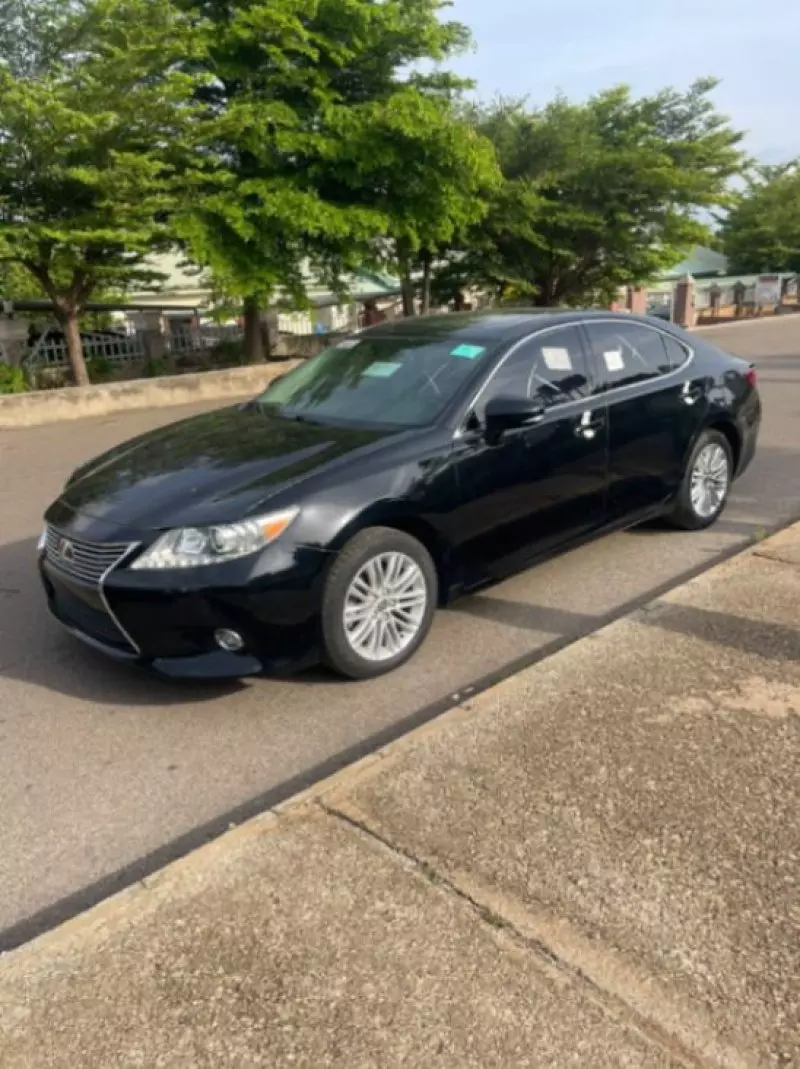 Lexus ES   - 2014