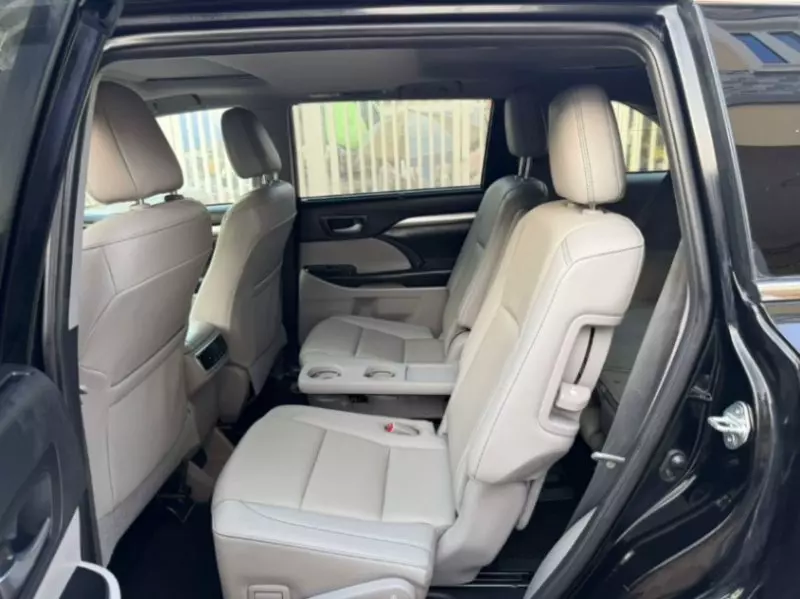 Toyota Highlander   - 2019
