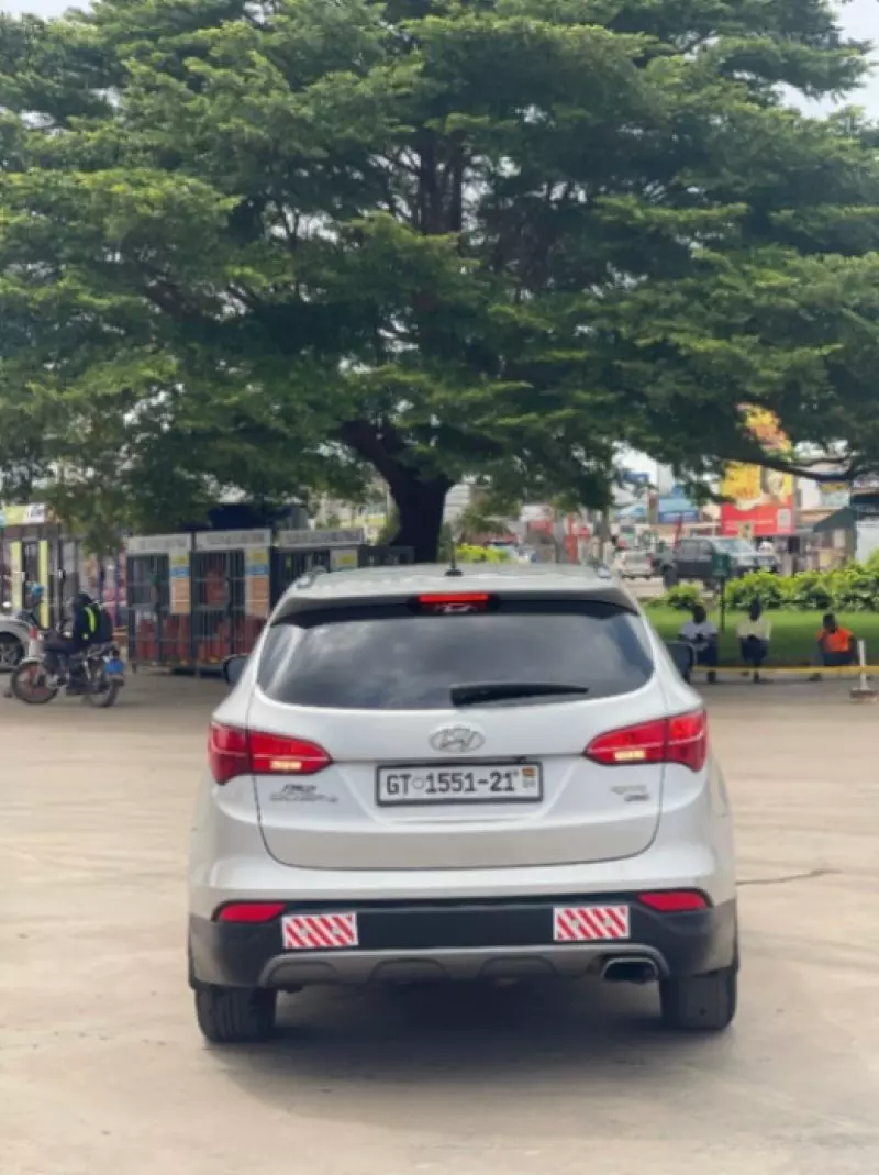 Hyundai Santa Fe   - 2015