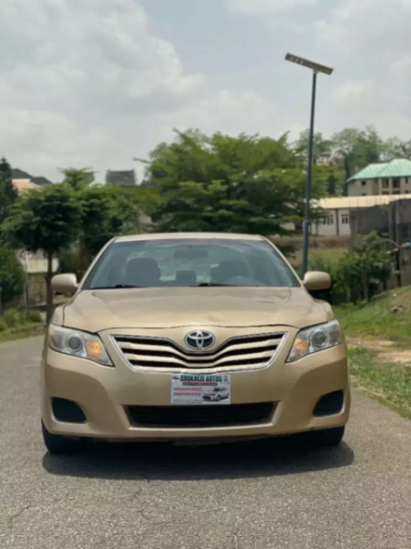 Toyota Camry - 2010